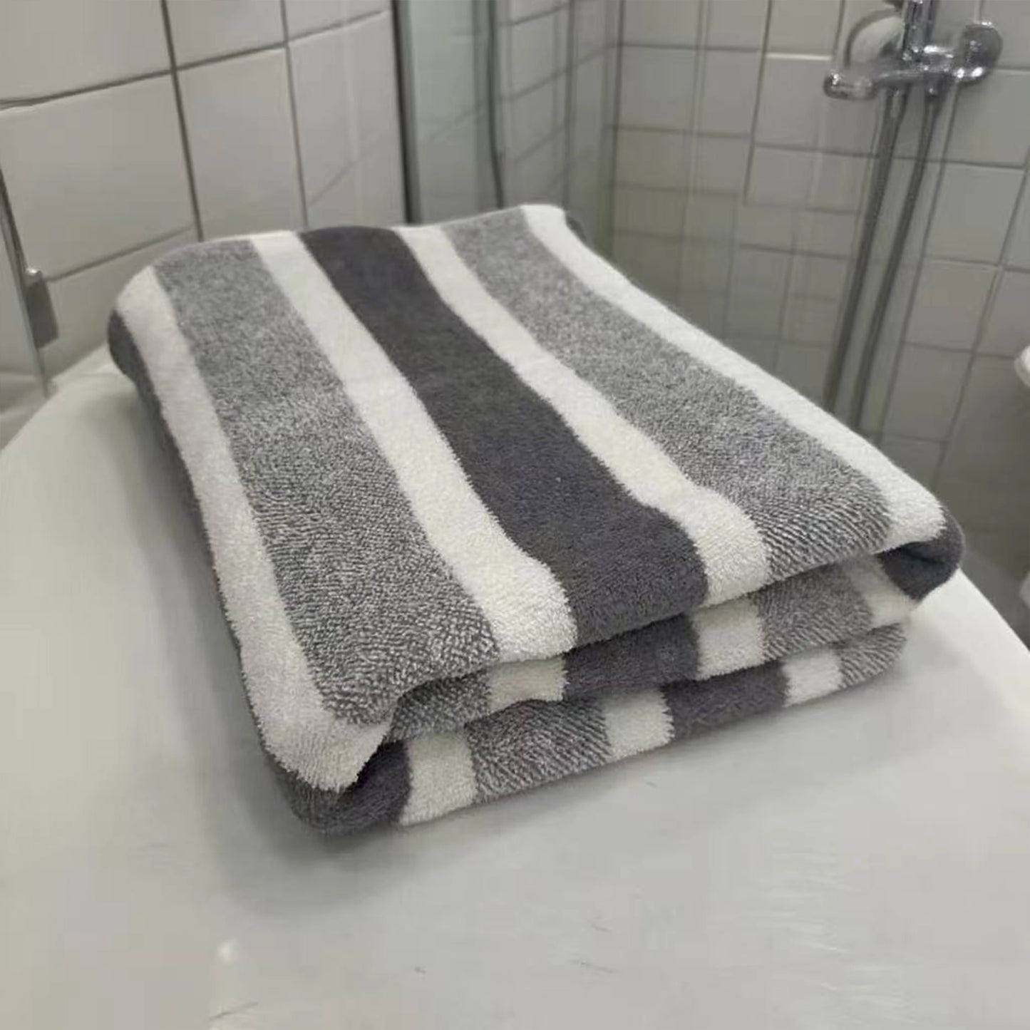 1-pack thick bath towel, strong water absorption and quick drying, non shedding, durable - very suitable for families, beaches,