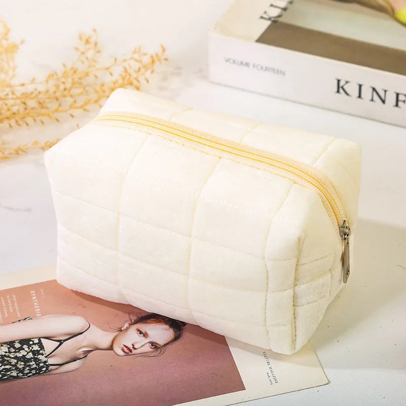 New cute plush cosmetic bag, travel skin care product storage bag, high-looking female mobile phone large capacity storage bag