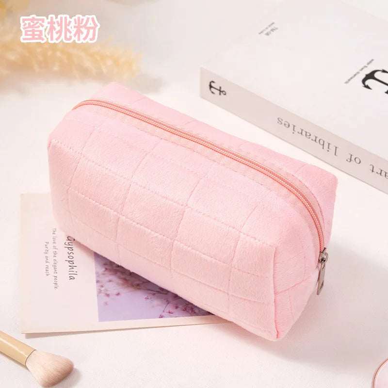 New cute plush cosmetic bag, travel skin care product storage bag, high-looking female mobile phone large capacity storage bag